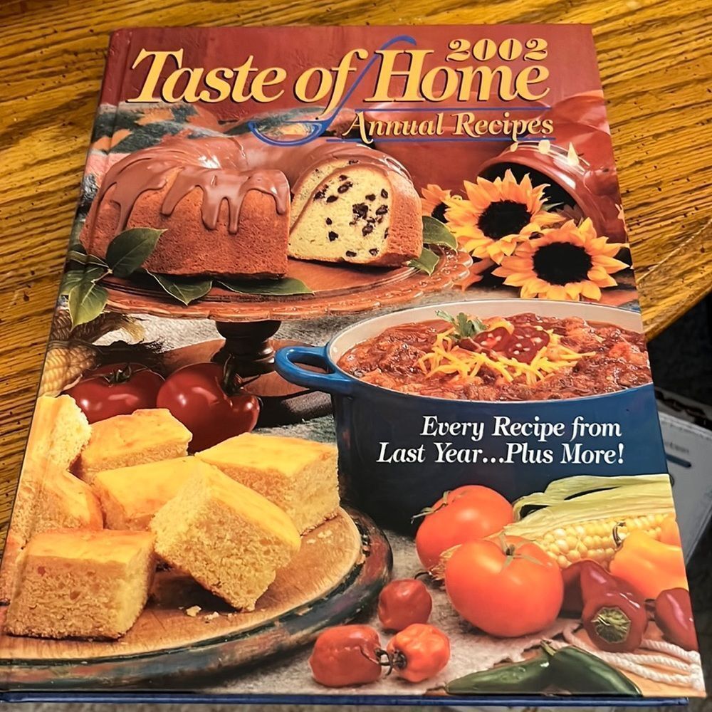 2002 Taste of Home Annual Recipes, 320 page cookbook